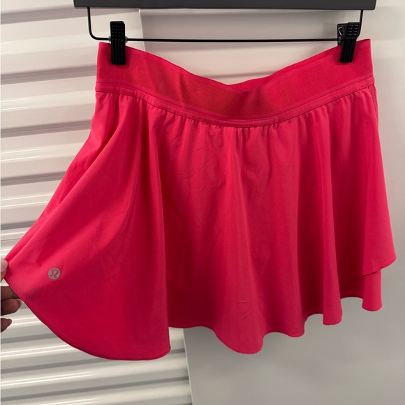 lululemon athletica Dresses & Skirts - Lululemon fuchsia pink tennis skirt with built in shorts